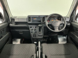 【インパネ】運転のしやすさを最優先に設計された見晴らしの良いフロントビュー。車両間隔が掴みやすく狭い道でも安心♪「安全」と「品質」を最優先に、安心してお乗りいただけるクルマを提供いたします。