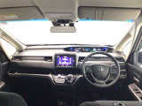 【前方視界】開放的な前方視界!運転がしやすく疲れにくいです♪窓が大きく、見通しがとっても良いおクルマですよ♪