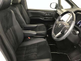 高いホールド性で運転姿勢が安定します。長距離ドライブでも疲れにくいのが魅力です。快適なドライビングライフをお送りください♪