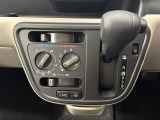 エアコンはダイヤルを回すだけで温度と風量調節ができるので暑い夏や寒い冬も車内快適です♪