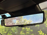 【デジタルインナーミラー】後席の大きな荷物や同乗者で後方が確認しづらい時でも安心!カメラが撮影した車両後方の映像をルームミラー内に表示。クリアな視界で状況の確認が可能です!