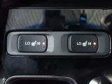 運転席と助手席には、【シートヒーター】が装備されています。温度調整も「Hi/Low」の切り替えができお好みの設定で快適なドライブを楽しめます。腰から下が暖まると、暖房よりも体があったまりますよ。
