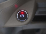 電子制御パーキングブレーキ搭載で指一本で簡単に操作することができます。