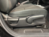 シートハイトアジャスターが付いているので運転姿勢を調整するのに便利ですね。身長に合ったシートポジションは安全運転や疲労軽減にもつながります。