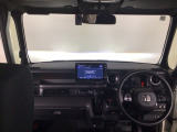【前方視界】開放的な前方視界!運転がしやすく疲れにくいです♪窓が大きく、見通しがとっても良いおクルマですよ♪
