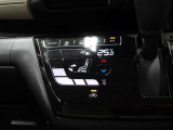 車内の温度管理に便利なオートエアコン☆