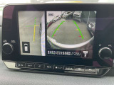 アラウンドビューモニターは、自車の前方・側面映像をモニタ-に映して離合時・駐車時などにとても便利です。