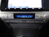 オートエアコンです。車内を設定温度に保ち、快適空間をキープします。