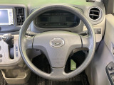 インテリアに合わせたデザインのステアリングは、運転される方のことも考え、運転しやすい形状、大きさです。是非一度、実際に触ってお確かめください。