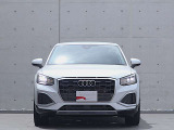 ●一目でAudiとわかる特徴的なシングルフレームグリル・LEDランプ。精悍なフロントマスクからAudiのスマートで上品なブランドを連想させてくれます。女性にも大変ご好評頂いております。