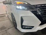 【LEDヘッドライト】悪天候や夜間走行時も良好な視界を確保し安心して運転できる高輝度LEDヘッドライトを装備!点灯速度が早く、消費電力も抑えられています。
