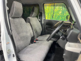 運転席シート廻りは使用感も少なく、良好な状態となっています。前オーナー様が丁寧に使っていたことがよくわかりますね。