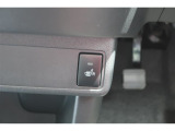 運転席にはシートヒーターが付いています。