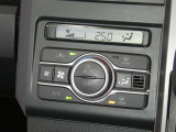 【オートエアコン】車内温度を感知して自動で温度調整をしてくれるのでいつでも快適な車内空間を創り上げます!どの席に座っても快適なドライブが楽しめます♪