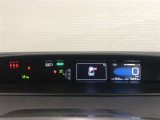 とっても見やすいメーターです。夜間時はラグジュアリーな気分にさせてくれる照明が魅力ですので、夜のドライブも楽しみになりますよ♪