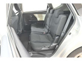 中古車をキレイで気持ちよくお乗りいただけるよう、エンジンルームからシートを外した洗浄まで、目に見えない部分も徹底的に洗浄しています!