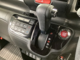 オートマチックシフトレバーは、手になじみ操作しやすい形状で安全運転にもつながります♪