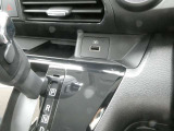 ケータイの充電に便利なUSB電源ポートを備えております♪