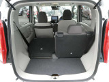 リアシートは5:5分割可倒式を採用しておりますので、乗車人数やお荷物の量に併せてアレンジが可能です♪