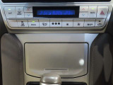 左右独立温度コントロールフルオートエアコンです。運転席、助手席それぞれで独立して温度設定ができます。冷え性の方が乗っても安心ですね♪