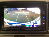 バックモニター付きで、車庫入れやバック時の後方確認をサポート。