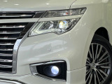 【LEDヘッドライト】悪天候や夜間走行時も良好な視界を確保し安心して運転できる高輝度LEDヘッドライトを装備!点灯速度が早く、消費電力も抑えられています。