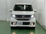 【HID】ディスチャージヘッドライトが装備されています。夜間走行時や雨の日に明るく安全に前方を照らすことが出来ます。対向車からも見えやすいので相手に接近を知らせることも出来ます。
