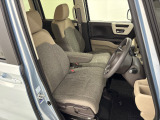 前席の画像です。是非運転席に座っていただき視界等をご確認ください。