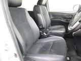 運転席・助手席です!程度の良いお車となっております!