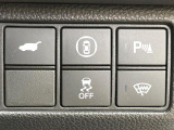 【パワーバックドア】スマートキーや運転席のボタンを押すだけでリアゲートが自動で開閉します!荷物を持っている時や、高い位置にあるバックドアを閉める際に便利な機能です♪