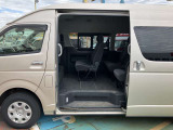 当店では、自社で仕入れした厳選車両を、多数展示しております。リーズナブルなお車を多数在庫しております。掘り出し物を探しにいらしてください。