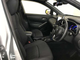 高いホールド性で運転姿勢が安定します。長距離ドライブでも疲れにくいのが魅力です。快適なドライビングライフをお送りください♪
