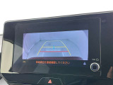 バックモニター付なので後退時に後方が見えるので安心。 車は構造上、死角がたくさんなので万が一を考えると必須ですね。 あくまで補助の為の装備、バックは目視で確認する事が重要ですよ。
