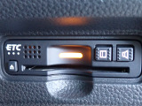 ■【ETC車載器】が装備されています。セットアップをしてお渡しとなり、ETCカードを差し込むだけで高速道路の利用が可能です。
