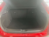 リアゲートの開口部も大きく、荷物の出し入れもスムーズに行えます。重たい荷物でも体に負担を掛けることなく積み下ろしができるよう、地上から開口部下の高さは人間特性に基づいて設計されています。