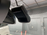 ドライブレコーダーは、車の運転中に前方の映像を記録する装置です。万が一の事故の際に、状況を記録して証拠として利用することができます。