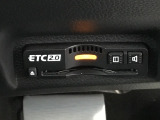 ETC2.0を搭載し、高速道路の料金決済をスムーズに行えるだけでなく、道路情報を活用した高度な運転支援サービスにも対応しています。