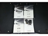 保証書・記録簿・取扱説明書と揃っていいます。キーの電池は新品にお取替えしてから納車させて頂きます。