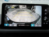 バックカメラの画像です。ガイドラインがスムースな車庫入れをサポートいたします。車庫入れの安心感がアップしますね。