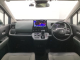 【前方視界】開放的な前方視界!運転がしやすく疲れにくいです♪窓が大きく、見通しがとっても良いおクルマですよ♪