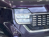 【LEDヘッドライト】悪天候や夜間走行時も良好な視界を確保し安心して運転できる高輝度LEDヘッドライトを装備!点灯速度が早く、消費電力も抑えられています。