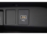 ナビにオーディオ連携可能なUSB-Aソケット。モバイル機器への給電も可能です。