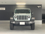 【フロントグリル】7スロットルグリルはJeep伝統の証です。SUVのみにこだわり続けている伝統あるJeep車へお乗り頂いてみてはいかがですか?