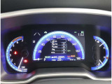 とっても見やすいメーターです。夜間時はラグジュアリーな気分にさせてくれる照明が魅力ですので、夜のドライブも楽しみになりますよ♪