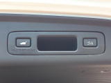 【パワーバックドア】スマートキーや運転席のボタンを押すだけでリアゲートが自動で開閉します!荷物を持っている時や、高い位置にあるバックドアを閉める際に便利な機能です♪