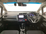 【前方視界】開放的な前方視界!運転がしやすく疲れにくいです♪窓が大きく、見通しがとっても良いおクルマですよ♪