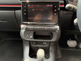 Apple CarPlay、Android Auto 対応。スマホを接続するとタッチスクリーン上でマップ、通話、メッセージ、ミュージックなどのアプリをスマホ同様に操作できるミラースクリーン機能搭載