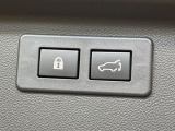 【パワーバックドア】スマートキーや運転席のボタンを押すだけでリアゲートが自動で開閉します!荷物を持っている時や、高い位置にあるバックドアを閉める際に便利な機能です♪