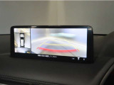 【360&deg;ビューモニター】駐車が苦手な方も、これがあれば安心です!狭い駐車場や花壇などがあって心配な駐車シーンでも、死角がなく安全が確保できます