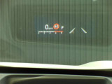 カラーヘッドアップディスプレイ付き。少ない視線移動で情報を確認できるので、運転の疲労軽減に繋がりますよ♪